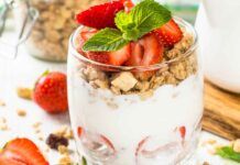 Per la colazione di domani ho preparato questo dolce al cucchiaio con le fragole, questo si che ha una marcia in più - RicettaSprint