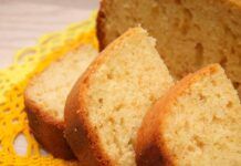 Da quando preparo questa torta, ho detto addio ai biscotti a colazione, tutti fanno sempre il bis solo 180 Kcal Faccio una torta all'arancia e latte caldo la servo a colazione, una fetta non basta mai, fanno sempre doppietta solo 180 Kcal
