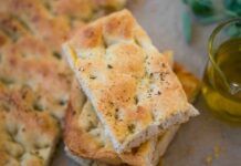 Focaccia morbidissima con le patate, a cena la servo al posto del pane Focaccia morbidissima con le patate, a cena la servo al posto del pane - RicettaSprint