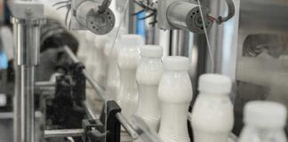 Maxi sequestro di latte inacidito aggiustato con soda caustica ed acqua ossigenata, coinvolta azienda famosa