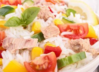 Insalata di riso leggerissima, la mangio anche se sono a dieta e non ingrasso di un grammo - RicettaSprint
