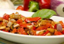 La caponata il momento migliore per farla, io ci metto un ingrediente speciale che la rende buonissima, finisce in un attimo La caponata mette sempre d'accordo tutti, ma La caponata mette sempre d'accordo tutti, ma la mia versione è differente, ecco gli ingredienti che la rendono speciale Ricettasprint