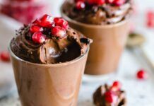 La mousse la faccio al cioccolato fondente senza uova, mangio senza sensi di colpa solo 90 Kcal!