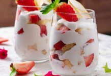 Torta al bicchiere con soli due ingredienti e con meno di 70 kcal, non potrai più farne a meno - RicettaSprint
