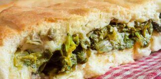 Mi piace fare provare ricette nuove, per cena ho preparato la focaccia ripiena di scarole e salsicce e devo dire che non ne è rimasta neanche una fettaRicettasprint