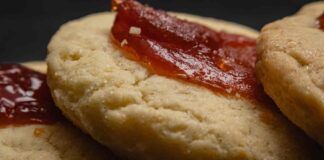 Non sono perfetti i miei biscotti alla marmellata ma sono squisiti, li faccio 2 volte a settimana spariscono nel nulla