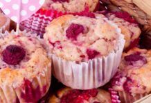 Oggi preparo dei muffin ai lamponi irresistibili e leggeri solo 80 Kcal spariranno nel nulla appena sfornati