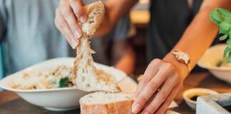 Non rinunciare al pane durante la dieta, ma lo puoi mangiare solo così - RicettaSprint