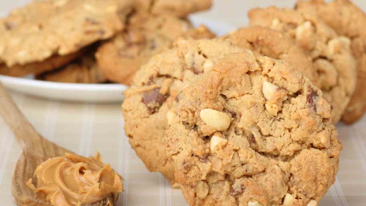 Preparo dei biscottini senza zucchero e farina un giorno si e uno no, ne mangio a volontà tanto non ingrassano