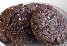 Polvere di cocco e cioccolato, faccio dei biscotti da urlo in 20 minuti, non arrivano mai in tavola
