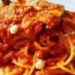Questi spaghetti ti salveranno il pranzo, la ricetta della nonna Pina non ti deluderà ti servono delle zucchine e del pomodoro
