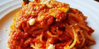 Questi spaghetti ti salveranno il pranzo, la ricetta della nonna Pina non ti deluderà ti servono delle zucchine e del pomodoro