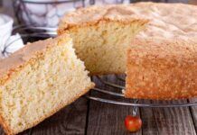 Una fetta di questa torta ha meno di 40 kcal, la ricetta per una colazione perfetta - Ricetta