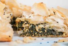 Con un po’ di salsiccia e un mazzetto di spinaci ho fatto la cena per tutta la famiglia Con un po' di salsiccia e un mazzetto di spinaci ho fatto la cena per tutta la famiglia - RicettaSprint