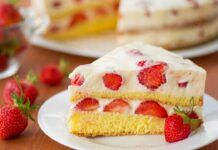 Sono a dieta ma un piccolo sgarro lo faccio mangio una fetta di questa torta alle fragole tanto ha poche calorie solo 150 Kcal Sono a dieta ma un piccolo sgarro lo faccio mangio una fetta di questa torta alle fragole tanto ha poche calorie solo 150 Kcal