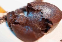 Soufflé che non ingrassa, è possibile, basta 1 uovo e del cioccolato fondente, un po’ di latte e via, in friggitrice ad aria