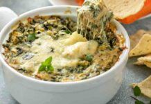 Spinaci super filanti e un po' croccanti, li servo a cena con dei nachos e faccio il botto, litigano per il bis