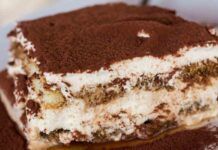 Lo puoi mangiare anche tutti i giorni, questo dessert contiene solo 150 kcal senmbra un tiramisù ma è tutt'altro light e digeribile