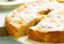 Tutti impazziscono per la mia torta di mele, ci metto anche il miele e pochissimo zucchero, sparisce in un lampo Tutti impazziscono per la mia torta di mele, ci metto anche il miele e pochissimo zucchero, sparisce in un lampo