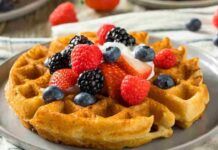 Vado pazza per i waffle e li mangio anche durante la dieta, li preparo con questa ricetta e hanno meno di 50 kcal - RicettaSprint