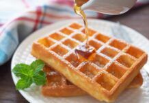 Se ti piacciono i waffles è arrivato il momento di provare la versione estiva, un po' di esotico sbalordirà tutti