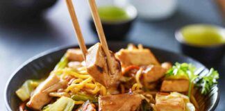 Per quali motivi in tante parti dell'Asia si mangia con le bacchette?