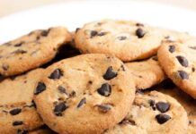 Solo due cucchiai ti servono per preparare questi biscotti fragranti e da inzuppo