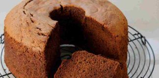 Da quando ho scoperto la ricetta perfetta per la Chiffon Cake al cacao, non faccio altro che prepararla: è diventata un must per tutte le occasioni