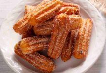 Churros anche se sei a dieta: con questa ricetta te ne mangi quante ne vuoi, poche calorie e lo stesso gusto strepitoso!