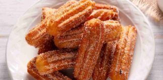 Churros anche se sei a dieta: con questa ricetta te ne mangi quante ne vuoi, poche calorie e lo stesso gusto strepitoso!