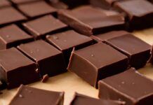 2 tavolette di cioccolato e del latte condensato ti faccio una merenda pazzesca