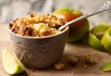 Capricci di dolcezza soddisfatti in 2 minuti: le mug cake alle mele soddisfano la tua voglia di dolce senza stare ore in cucina!