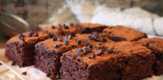 Ho unito il cioccolato di pasqua con della ricotta vecchiotta, non si butta nulla in casa mia dopo le feste, hanno gradito tutti