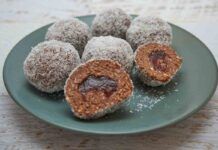 Ne mangio 2, 4 anche 5 di questi tartufi, tanto sono dietetici, poche calorie e li fai in 5 minuti le mie amiche li adorano!