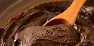 Torta cremosa calda: la delizia al cucchiaio che si fa in friggitrice ad aria in 20 minuti con quello che hai a casa