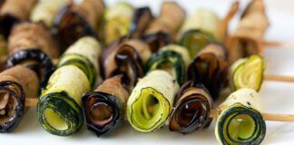 Avevo melanzane e zucchine in frigo e ho preparato degli spiedini in pochissimi minuti, solo 90 Kcal, mangi e non ingrassi