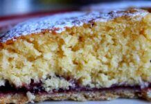 Avevo solo metà barattolo di marmellata in frigo e niente uova, ma sono riuscita a preparare una torta irresistibile per la colazione solo 180 kcal Avevo solo metà barattolo di marmellata in frigo e niente uova, ma sono riuscita a preparare una torta irresistibile per la colazione solo 180 kcal