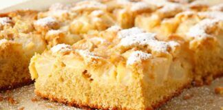 Avevo solo una mela, 1 uovo e 1 vasetto di yogurt sono riuscita a preparare la torta per la colazione solo 160 Kcal non è rimasta una briciola