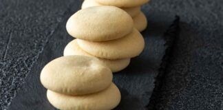 Oggi preparo i miei biscottini preferiti con soli due ingredienti, ogni volta se li litigano tutti - RicettaSprint
