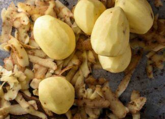 Bucce di patate non buttarle via, se le unisci a questo ingrediente avviene qualcosa di incredibile - RicettaSprint