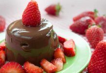 Preparo per me che sono a dieta un dessert al cioccolato light solo 190 kcal, lo devo solo nascondere me lo vogliono mangiare tutti