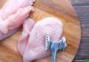 Cosa fare prima di cucinare la carne del pollo? Non commettere questo errore o diventa una bomba batteriologica - RicettaSprint