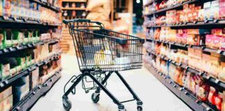 I consigli per fare una spesa intelligente senza comprare più cibo spazzatura ogni volta