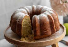 Pure il dietologo approva: il Ciambellone di pere frullate lo posso mangiare a colazione tutti i giorni, a dir la verità lo adorano pure i bambini