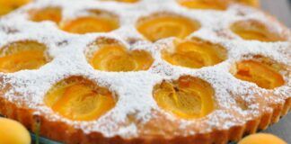 Con le prime albicocche ho fatto una crostata ma senza uova e burro, solo 150 kcal, mangio due fette di fila