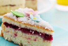 Con un solo cucchiaio prepari la torta alla marmellata zero zucchero e uova per una colazione senza rimorsi