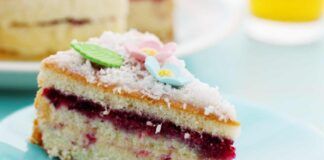 Con un solo cucchiaio prepari la torta alla marmellata zero zucchero e uova per una colazione senza rimorsi