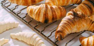Oggi manteniamoci leggeri, prendi un pugno di mollica e un po’ di pasta… ti preparo il pranzo in 10 minuti - RicettaSprint