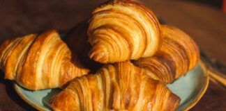 È possibile mangiare il cornetto tutte le mattine? Ebbe si, ecco la mia versione senza burro ma buonissima di solo 125 kcal