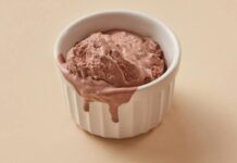 Voglia di estate e voglia di gelato, magari quello al cioccolato! Ma la dieta? Tranquilla lo prepariamo keto così te ne mangi in quantità!